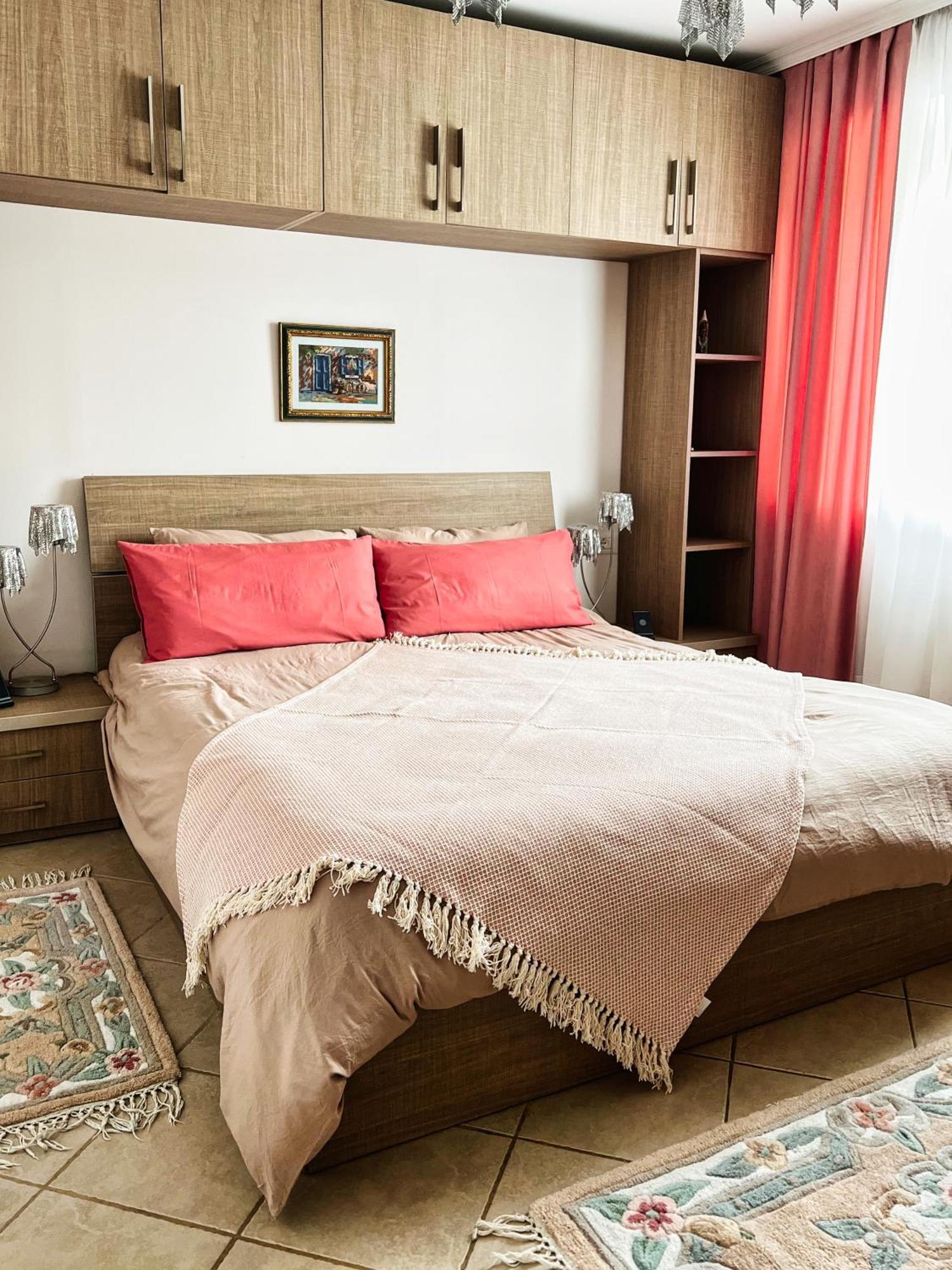 Sunny Central One-Bedroom Apartment Tirana Extérieur photo